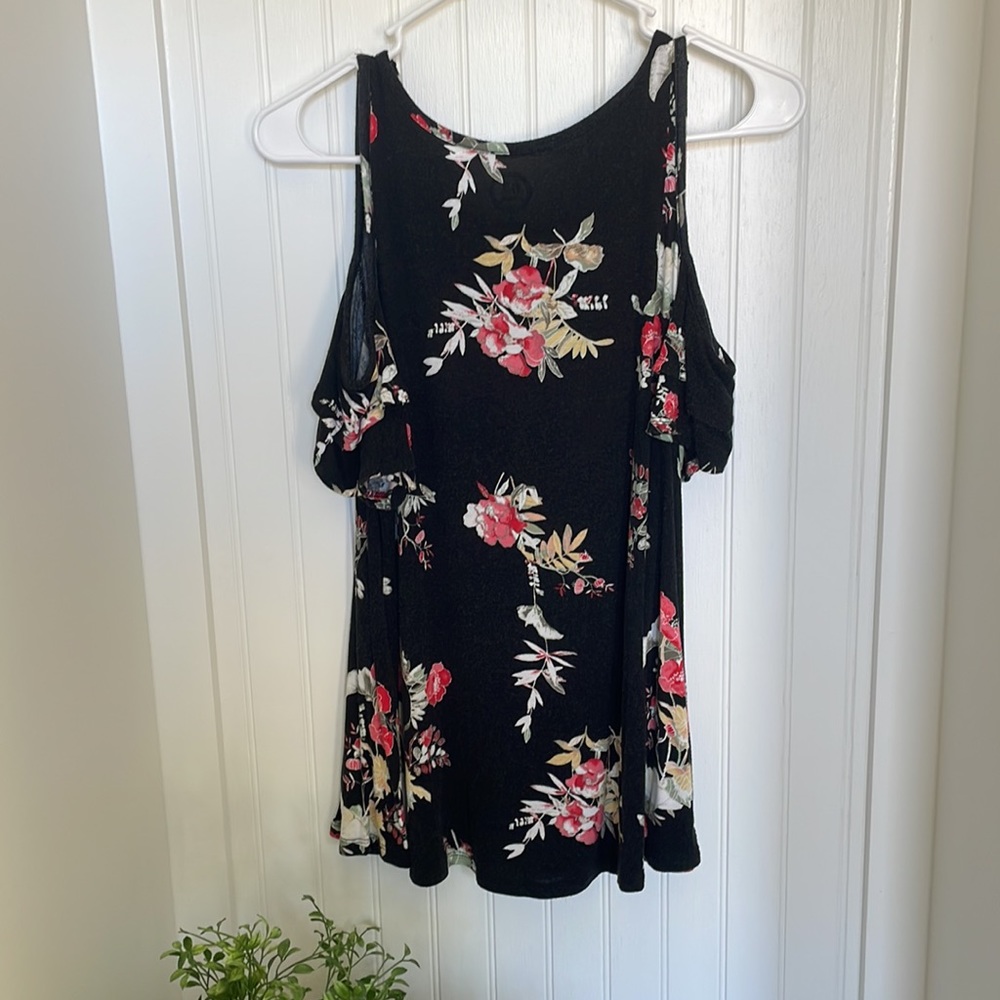 Cold Shoulder Top - Picture 2 of 4